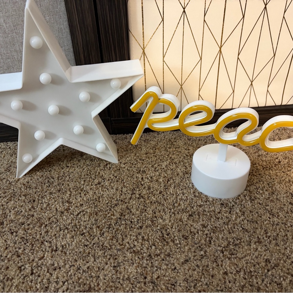 White Star and Yellow Peace LED Decor Set